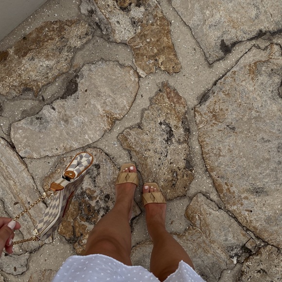 tan Vince Camuto sandal - Picture 12 of 15